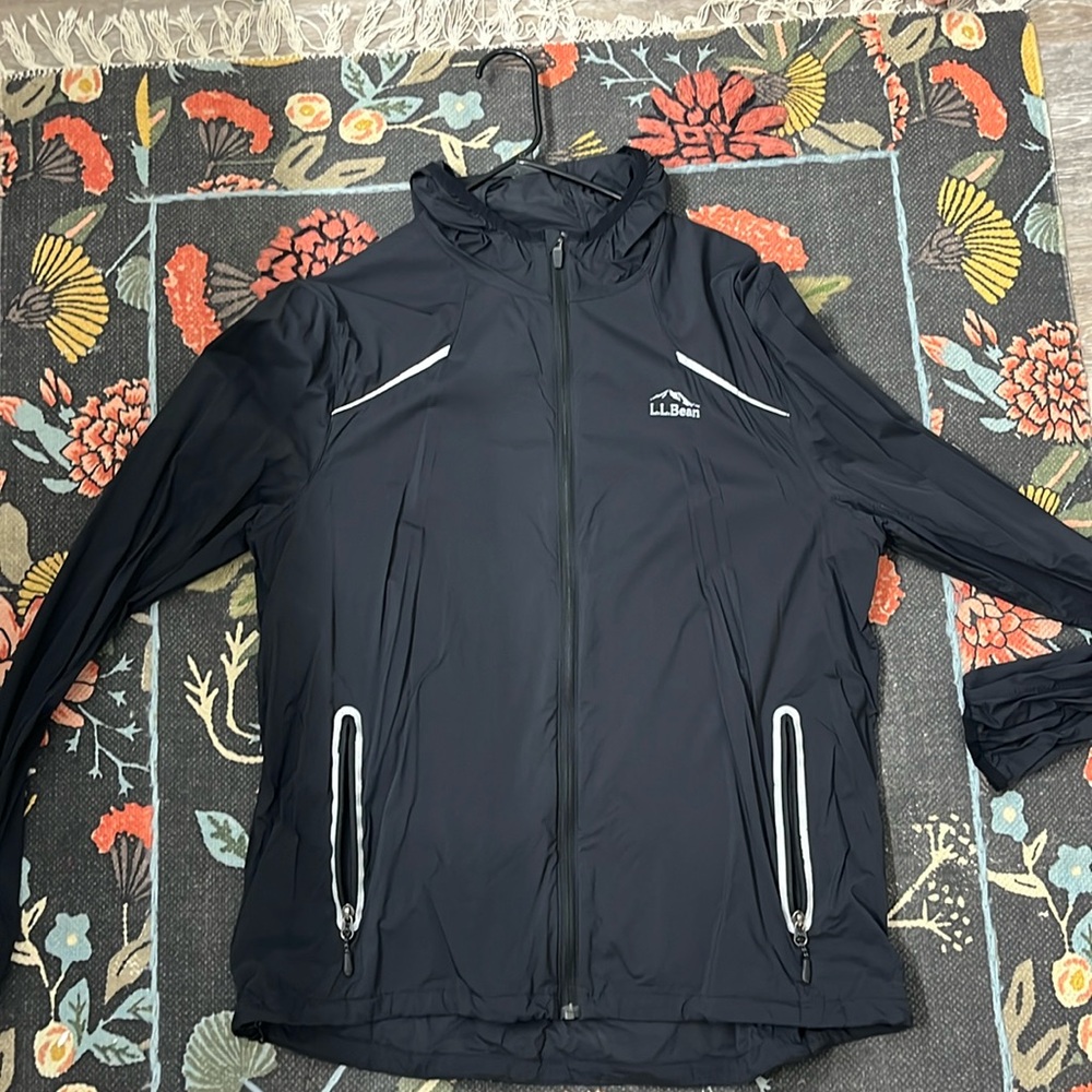 LL. Bean running wind breaker size Large